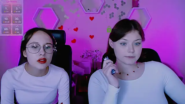 Snapshot of nikole_kitt chatting on 10-11-25, 07:12 nikole kitt online show from 10-11-25, 07:12