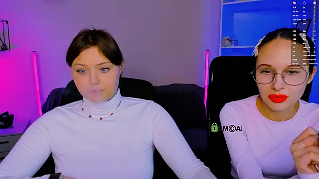 Snapshot of nikole_kitt chatting on 11-12-25, 08:08 nikole kitt online show from 11-12-25, 08:08