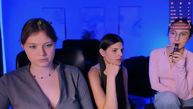 Snapshot of nikole_kitt chatting on 11-23-25, 09:25 nikole kitt online show from 11-23-25, 09:25