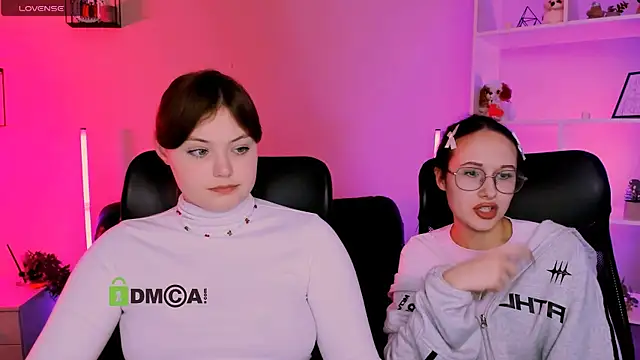 Snapshot of nikole_kitt chatting on 12-15-25, 08:02 nikole kitt online show from 12-15-25, 08:02