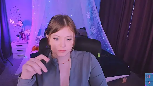 Snapshot of nikole_kitt chatting on 01-15-26, 08:23 nikole kitt online show from 01-15-26, 08:23