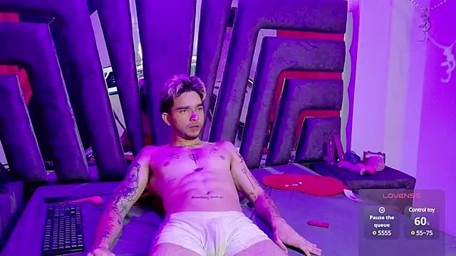 AliceandMax online show from 03-21-25, 06:29