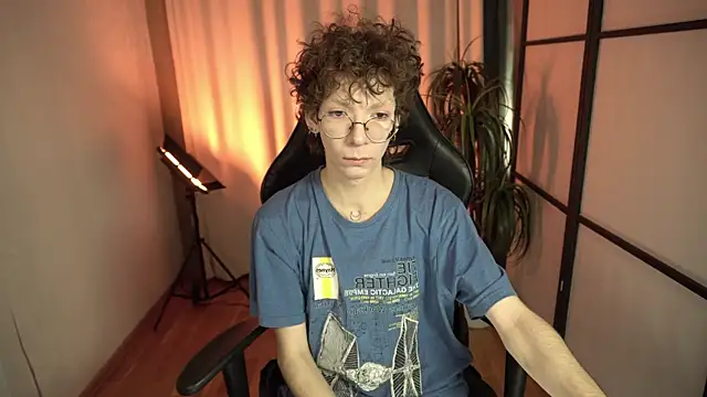 Snapshot of TommieH chatting on 02-16-25, 05:48 TommieH online show from 02-16-25, 05:48