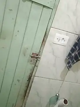 Snapshot of DitchingThrottle chatting on 01-09-26, 04:32 DitchingThrottle online show from 01-09-26, 04:32