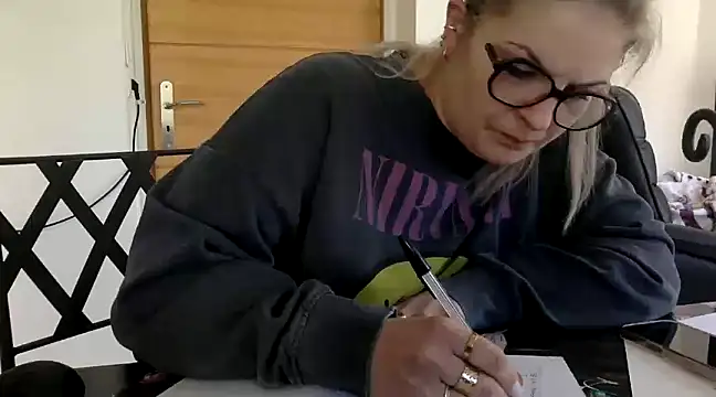 Snapshot of vanillesoumise chatting on 03-18-25, 08:36 vanillesoumise online show from 03-18-25, 08:36