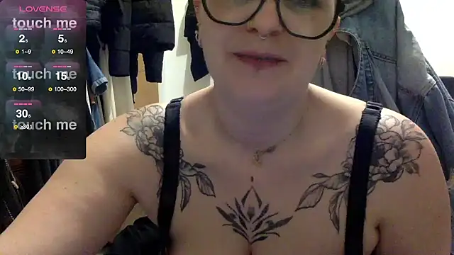 Snapshot of vanillesoumise chatting on 03-22-25, 09:21 vanillesoumise online show from 03-22-25, 09:21