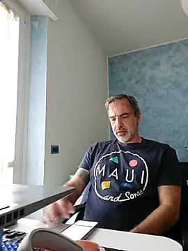 Snapshot of Marcolino183 chatting on 05-05-26, 07:27 Marcolino183 online show from 05-05-26, 07:27