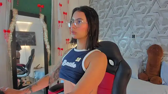 Sophiee Hill online show from 04-30-26, 04:08