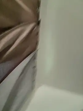 LargeDominoes online show from 04-18-26, 04:11