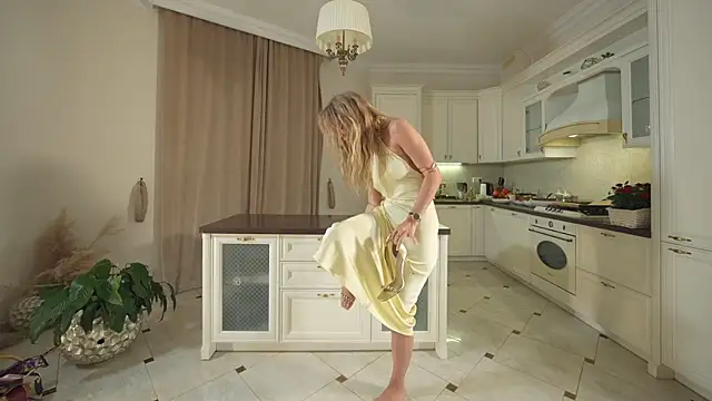 HeyBananas online show from 11-30-25, 06:12