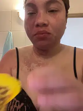 WhiteWomen online show from 10-31-25, 09:16