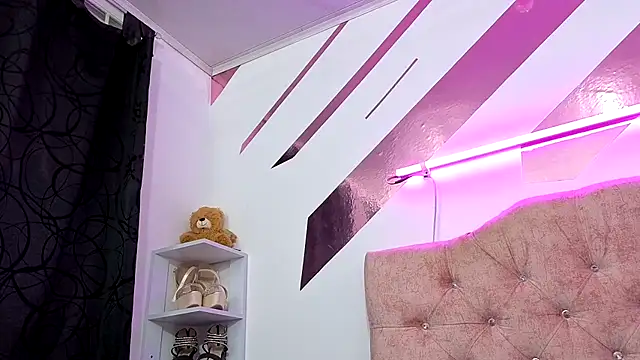 Kitten Hot  online show from 11-07-25, 01:49