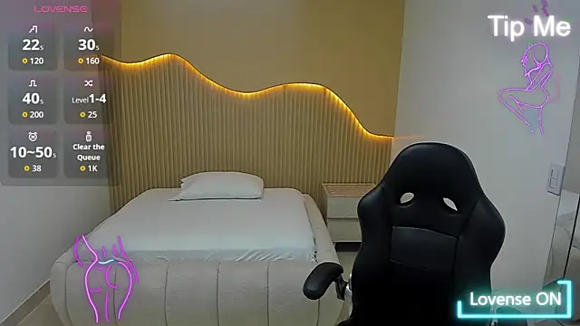 MAGNOLEROY online show from 04-11-26, 01:37