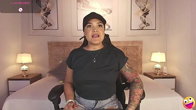 Snapshot of lyn_adamns chatting on 01-14-25, 07:43 lyn adamns online show from 01-14-25, 07:43