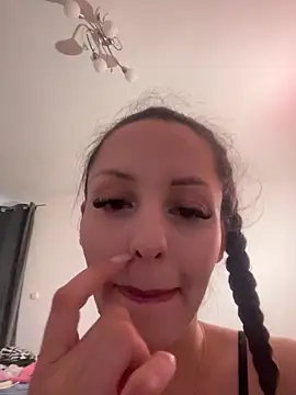 Chiara0102 online show from 06-09-26, 04:29