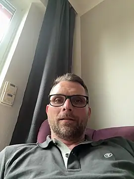 Snapshot of Perry_devot chatting on 05-29-26, 06:06 Perry devot online show from 05-29-26, 06:06