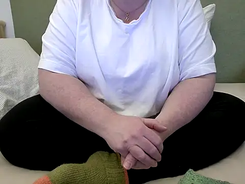 Snapshot of MarthaBriest chatting on 04-18-26, 07:23 MarthaBriest online show from 04-18-26, 07:23