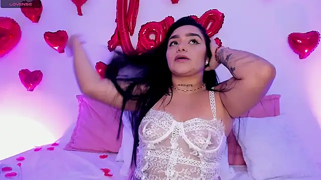 Snapshot of Sofi-James chatting on 02-13-25, 10:00 Sofi-James online show from 02-13-25, 10:00