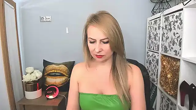 LatoyaRose online show from 01-26-25, 06:07