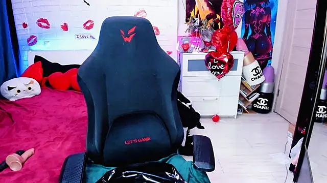 Snapshot of BADNikkiy chatting on 02-19-26, 11:34 BADNikkiy online show from 02-19-26, 11:34