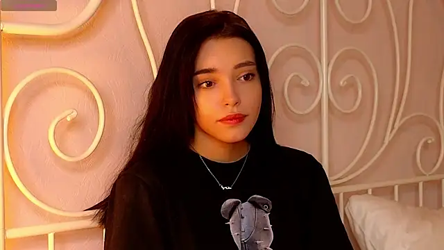 Snapshot of WildaBendell chatting on 02-12-25, 01:37 WildaBendell online show from 02-12-25, 01:37