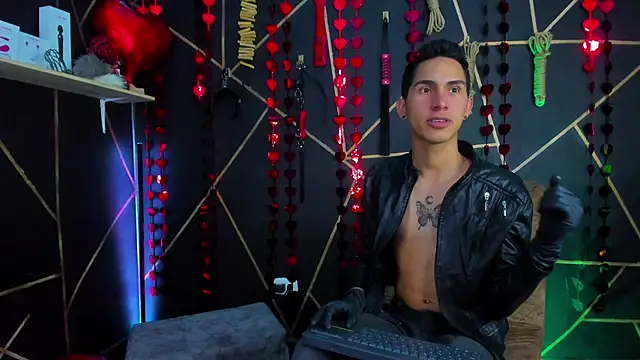 Snapshot of MillersKink chatting on 02-14-25, 08:26 MillersKink online show from 02-14-25, 08:26