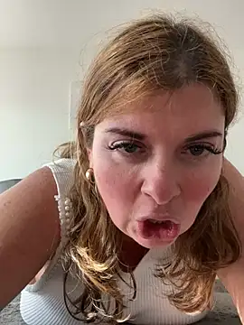 Snapshot of Lombada chatting on 01-19-26, 11:25 Lombada online show from 01-19-26, 11:25