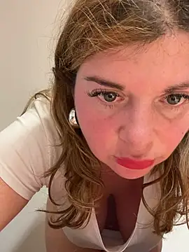 Snapshot of Lombada chatting on 02-14-26, 06:43 Lombada online show from 02-14-26, 06:43