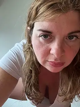 Snapshot of Lombada chatting on 02-25-26, 06:45 Lombada online show from 02-25-26, 06:45