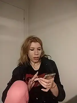 EvaRush online show from 12-17-25, 09:54