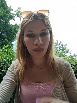 Snapshot of EvaRush chatting on 06-10-26, 04:28 EvaRush online show from 06-10-26, 04:28