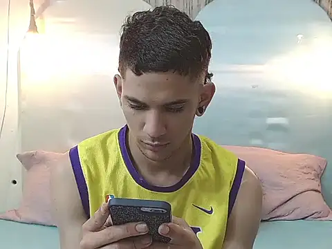 tylor boy online show from 12-05-25, 08:49