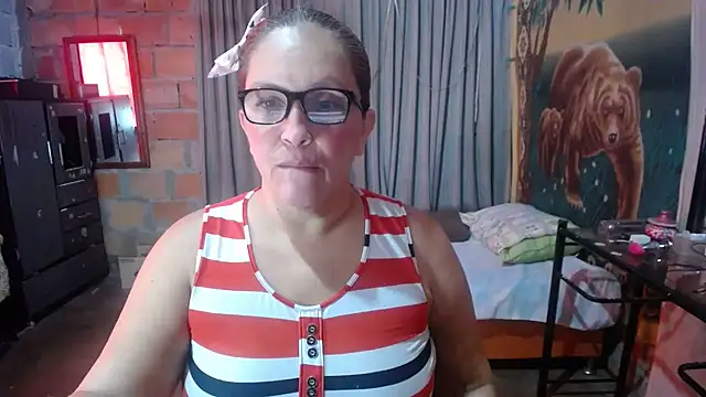 Snapshot of mom_son_dirty chatting on 06-05-26, 02:12 mom son dirty online show from 06-05-26, 02:12
