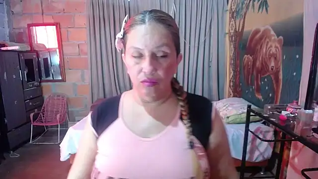 Snapshot of mom_son_dirty chatting on 06-11-26, 01:31 mom son dirty online show from 06-11-26, 01:31