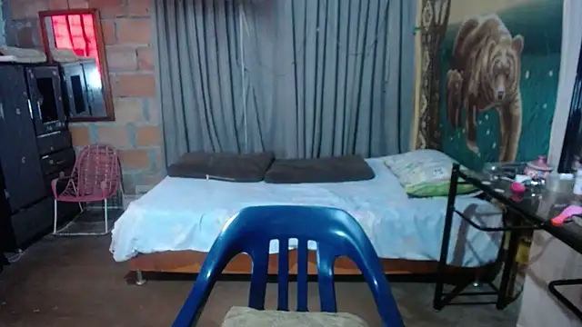 Snapshot of mom_son_dirty chatting on 06-12-26, 01:32 mom son dirty online show from 06-12-26, 01:32