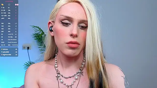 Snapshot of _yourFoxy_ chatting on 12-13-24, 08:51 yourFoxy online show from 12-13-24, 08:51