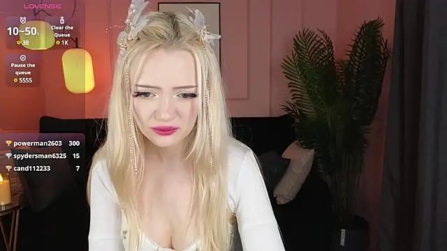 Snapshot of EmilyAir chatting on 12-25-24, 04:43 EmilyAir online show from 12-25-24, 04:43