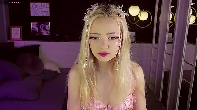 Snapshot of EmilyAir chatting on 12-28-24, 09:08 EmilyAir online show from 12-28-24, 09:08