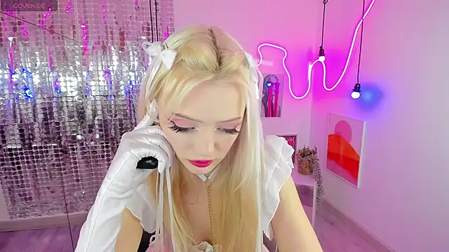 Snapshot of EmilyAir chatting on 01-25-25, 05:40 EmilyAir online show from 01-25-25, 05:40