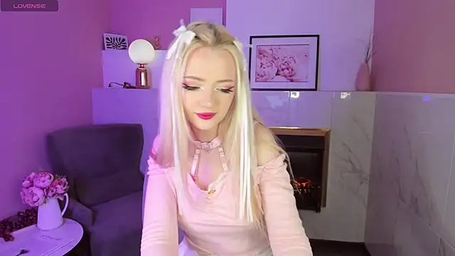 Snapshot of EmilyAir chatting on 02-08-25, 10:08 EmilyAir online show from 02-08-25, 10:08