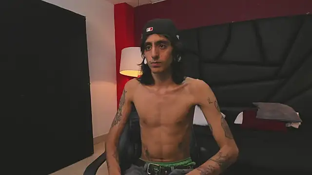 Snapshot of Matthew_Dixonn chatting on 12-21-24, 04:52 Matthew Dixonn online show from 12-21-24, 04:52