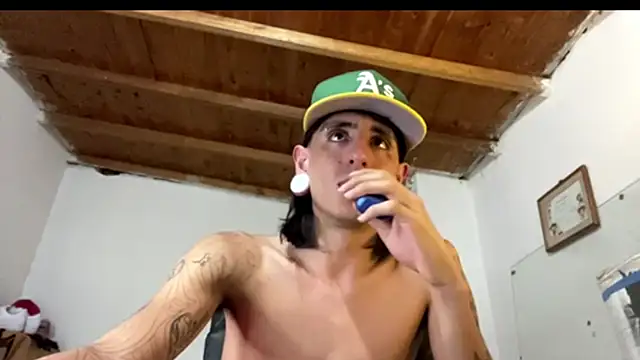 Snapshot of Matthew_Dixonn chatting on 01-28-25, 05:54 Matthew Dixonn online show from 01-28-25, 05:54