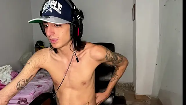 Snapshot of Matthew_Dixonn chatting on 02-07-25, 04:59 Matthew Dixonn online show from 02-07-25, 04:59