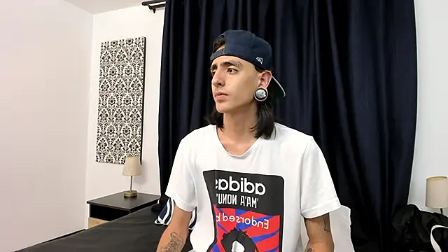 Snapshot of Matthew_Dixonn chatting on 03-03-25, 08:21 Matthew Dixonn online show from 03-03-25, 08:21