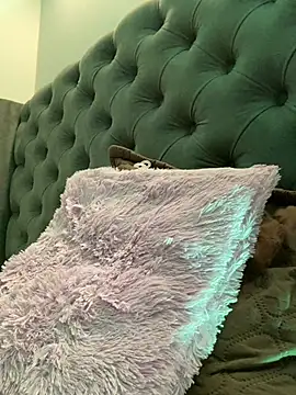 Snapshot of IsaValencia chatting on 02-06-25, 03:37 IsaValencia online show from 02-06-25, 03:37