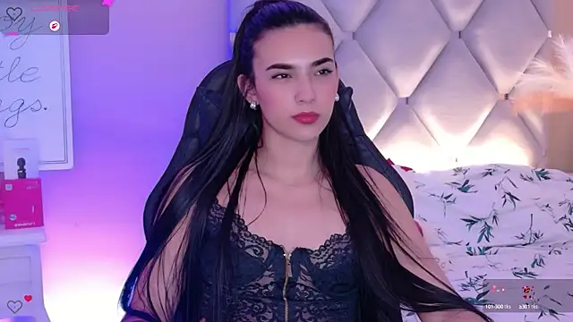 Snapshot of IsaValencia chatting on 10-15-25, 12:22 IsaValencia online show from 10-15-25, 12:22