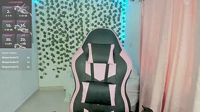 Snapshot of daren_paulina chatting on 03-16-25, 02:22 daren paulina online show from 03-16-25, 02:22