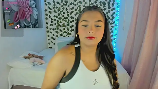 Snapshot of daren_paulina chatting on 09-15-25, 03:28 daren paulina online show from 09-15-25, 03:28