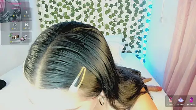 Snapshot of daren_paulina chatting on 09-19-25, 04:47 daren paulina online show from 09-19-25, 04:47