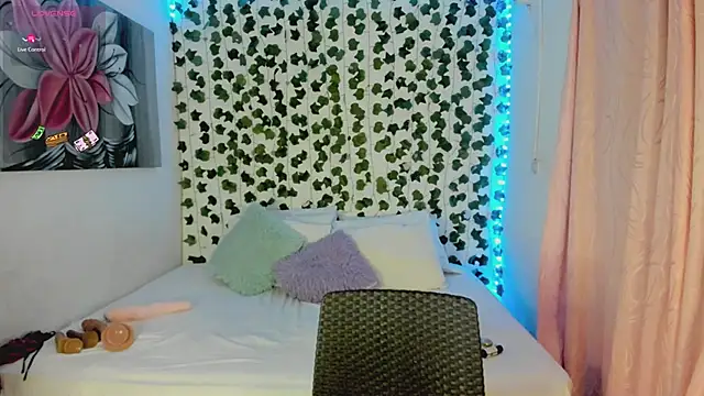 Snapshot of daren_paulina chatting on 09-23-25, 01:08 daren paulina online show from 09-23-25, 01:08